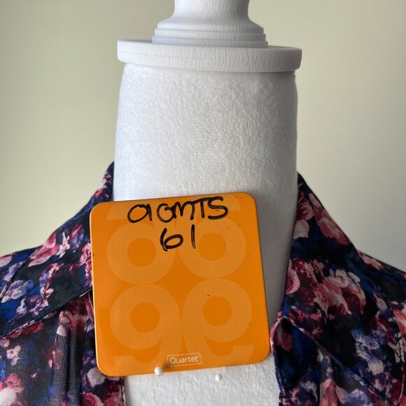 🌷Express "The Portofino Shirt" Floral Button Up Blouse Classic & Chic! - Picture 9 of 9